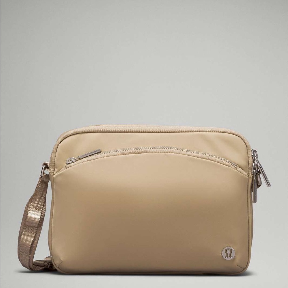 Lululemon City Adventurer Crossbody Bag
2.5L
Color: Trench